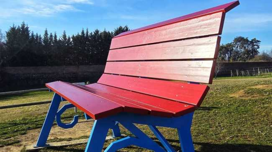 Barengo, il 26 aprile festa per i 5 anni della panchina gigante